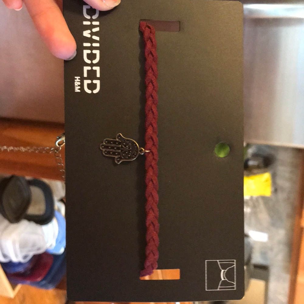 maroon choker
